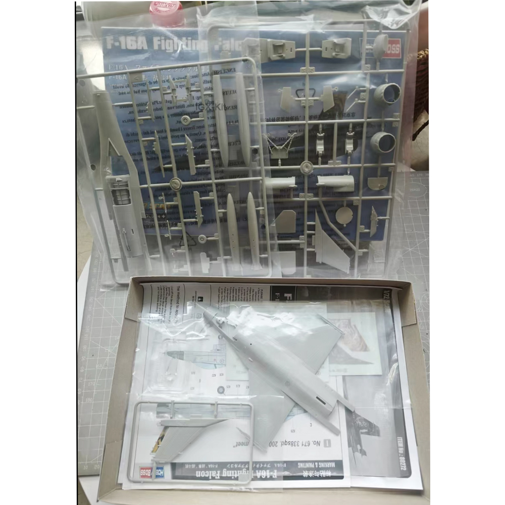 Model Kit F16 - Hobbyboss 80272, kit de modèle d'avion